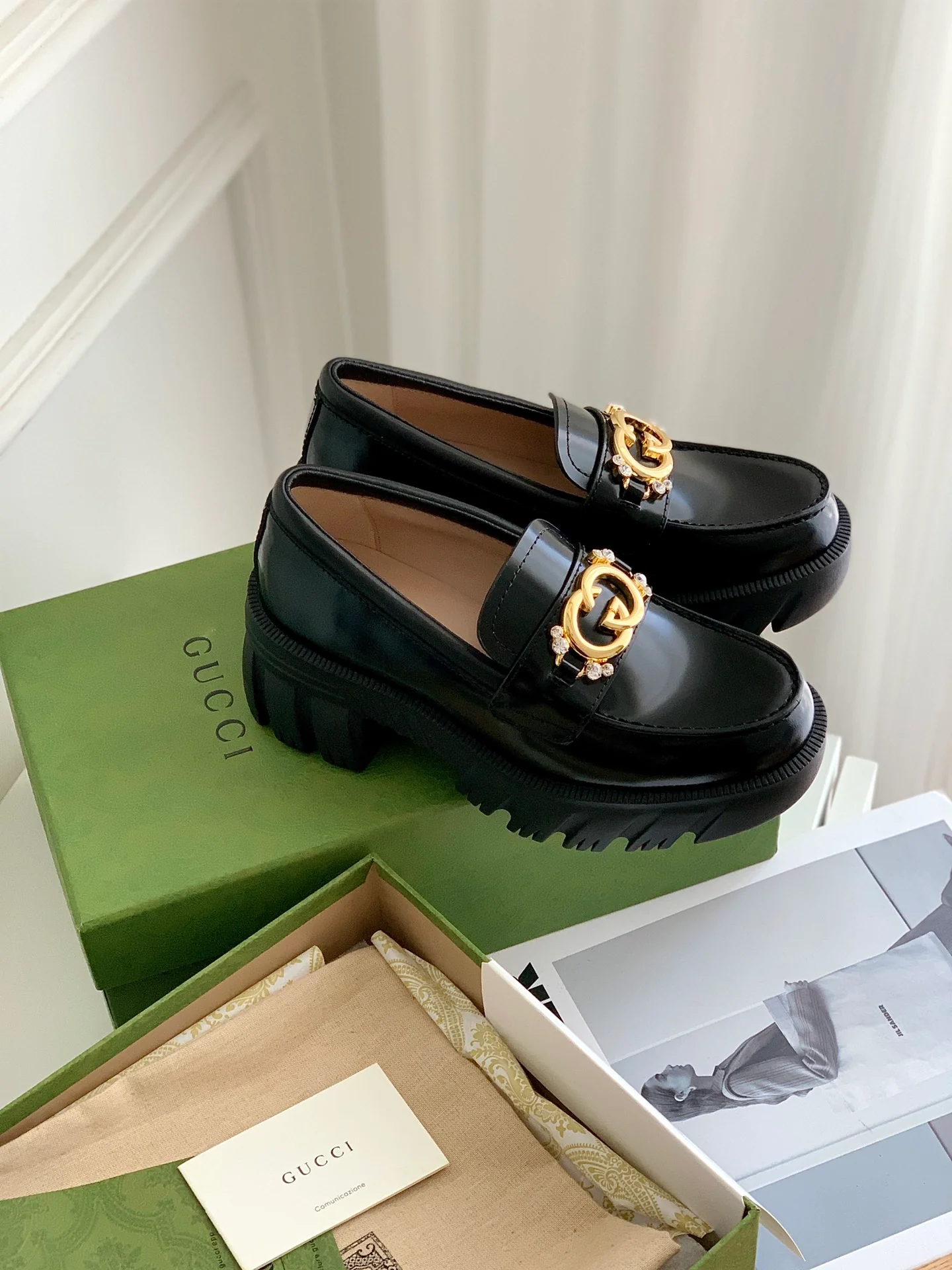 Gucci - Новинка сезона осень/зима 2022 - Лоферы на платформе GG со стразами