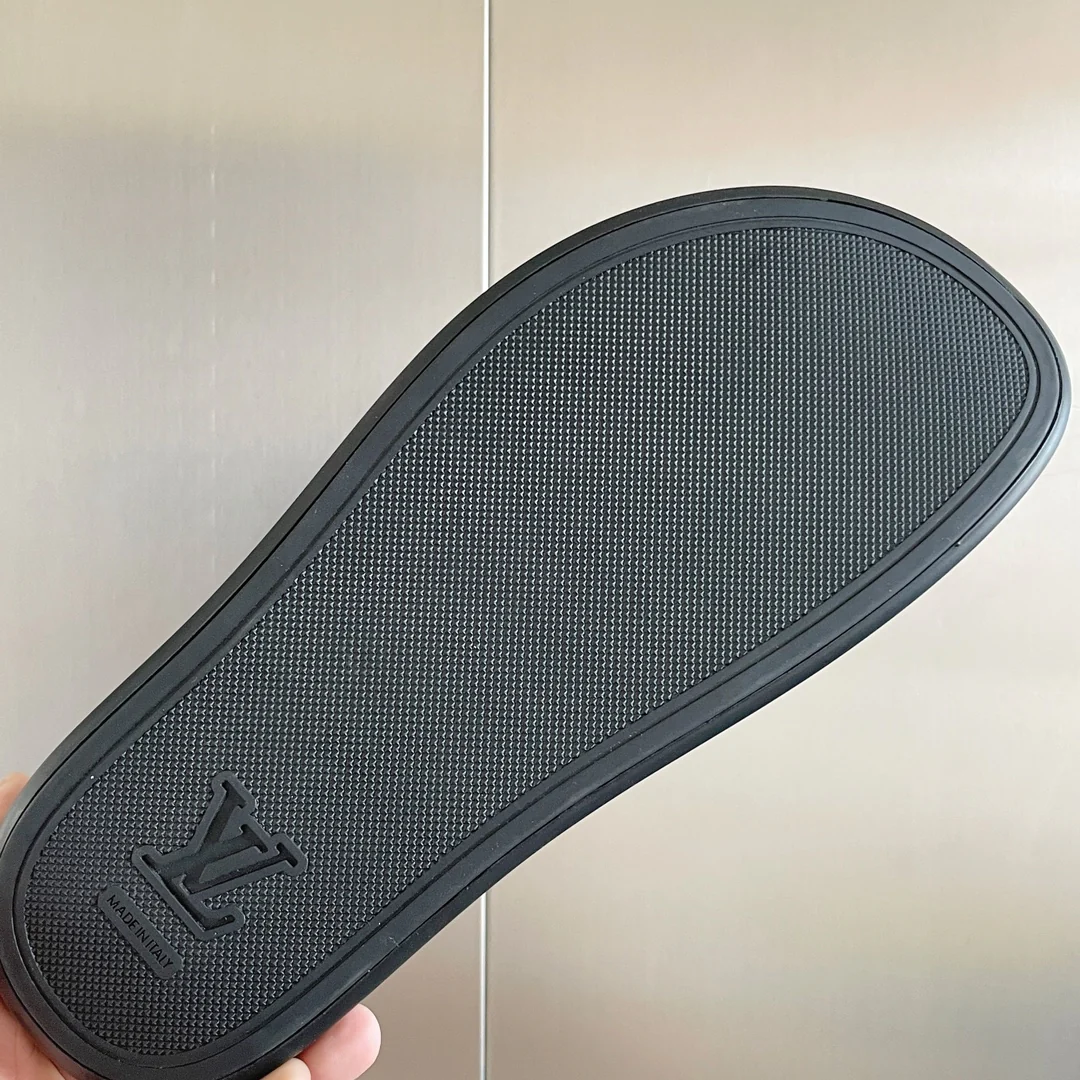 LV 2023 Новая серия кроссовок Monogram Gray