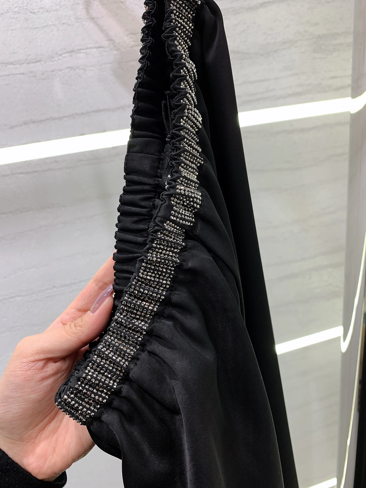 Брюки Miu Miu-2404 с эластичным поясом и стразами, широкие штанины, термостойкие.