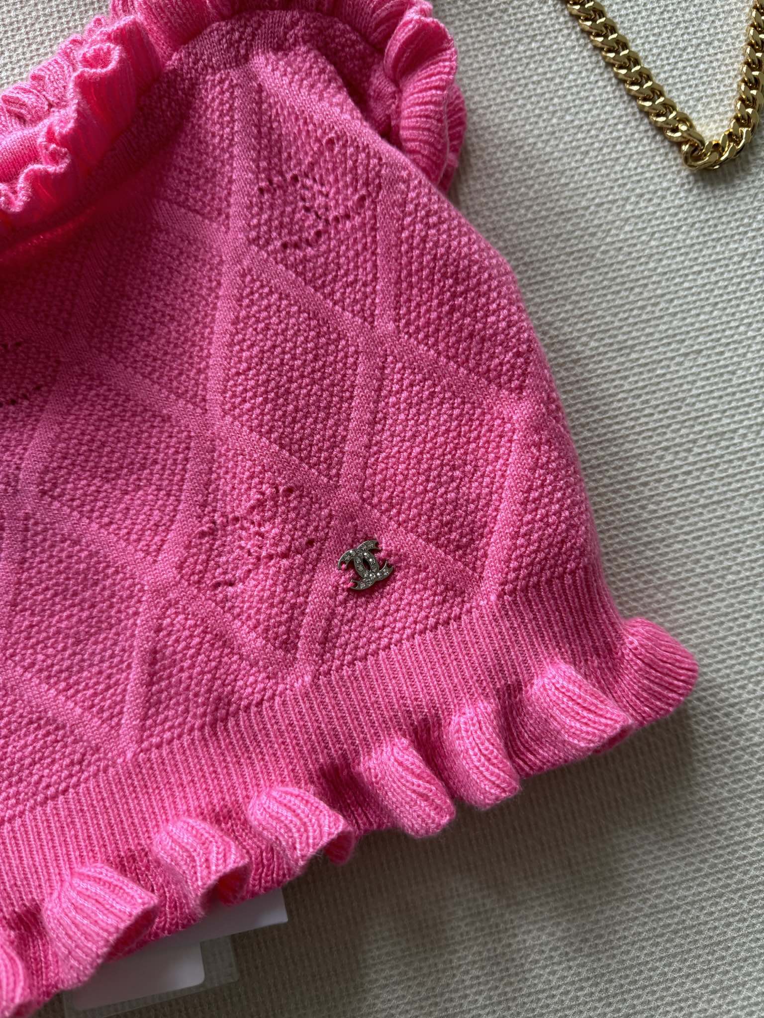 В стиле Chanel - 2403-24 Новая вязаная короткая майка-топ ранней весны - розовая