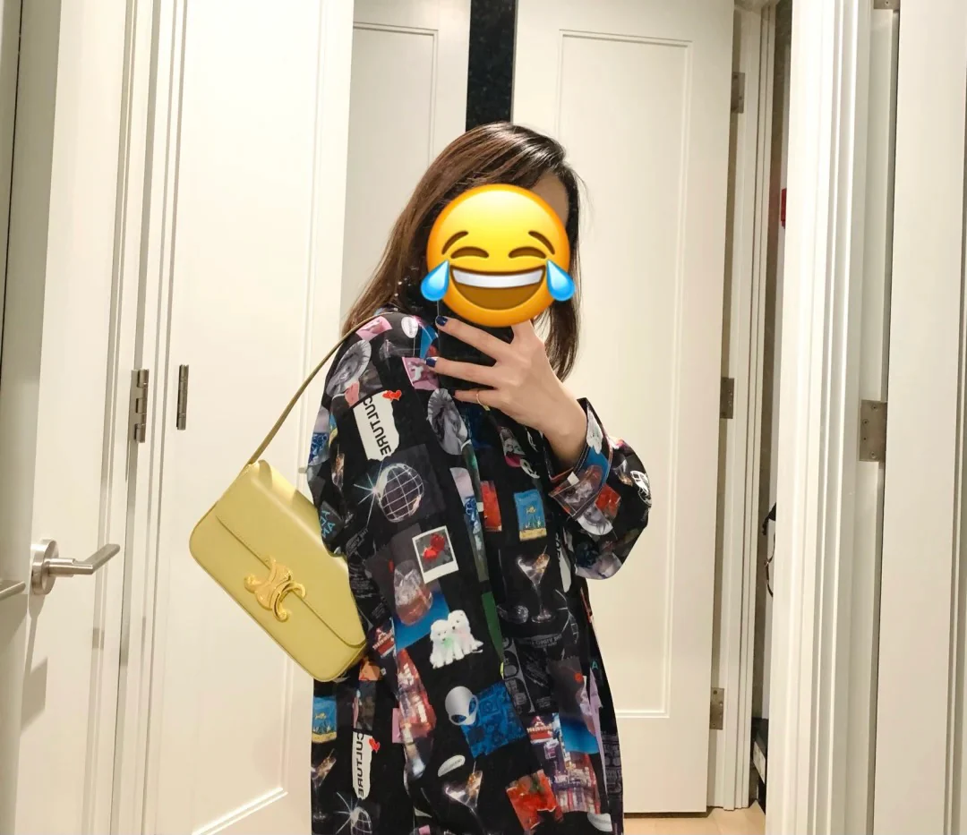 Кожаная сумка через плечо Celine Triomphe - желтая