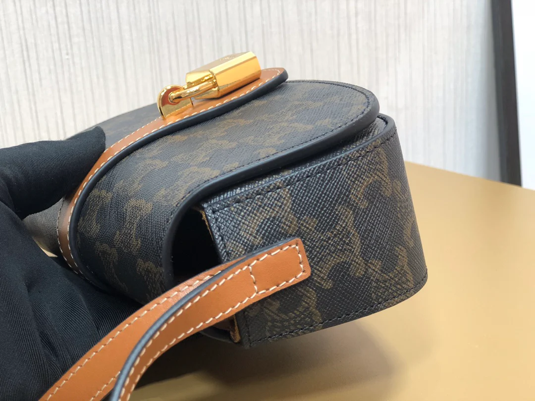 Мини-клатч Celine Taboo с монограммой