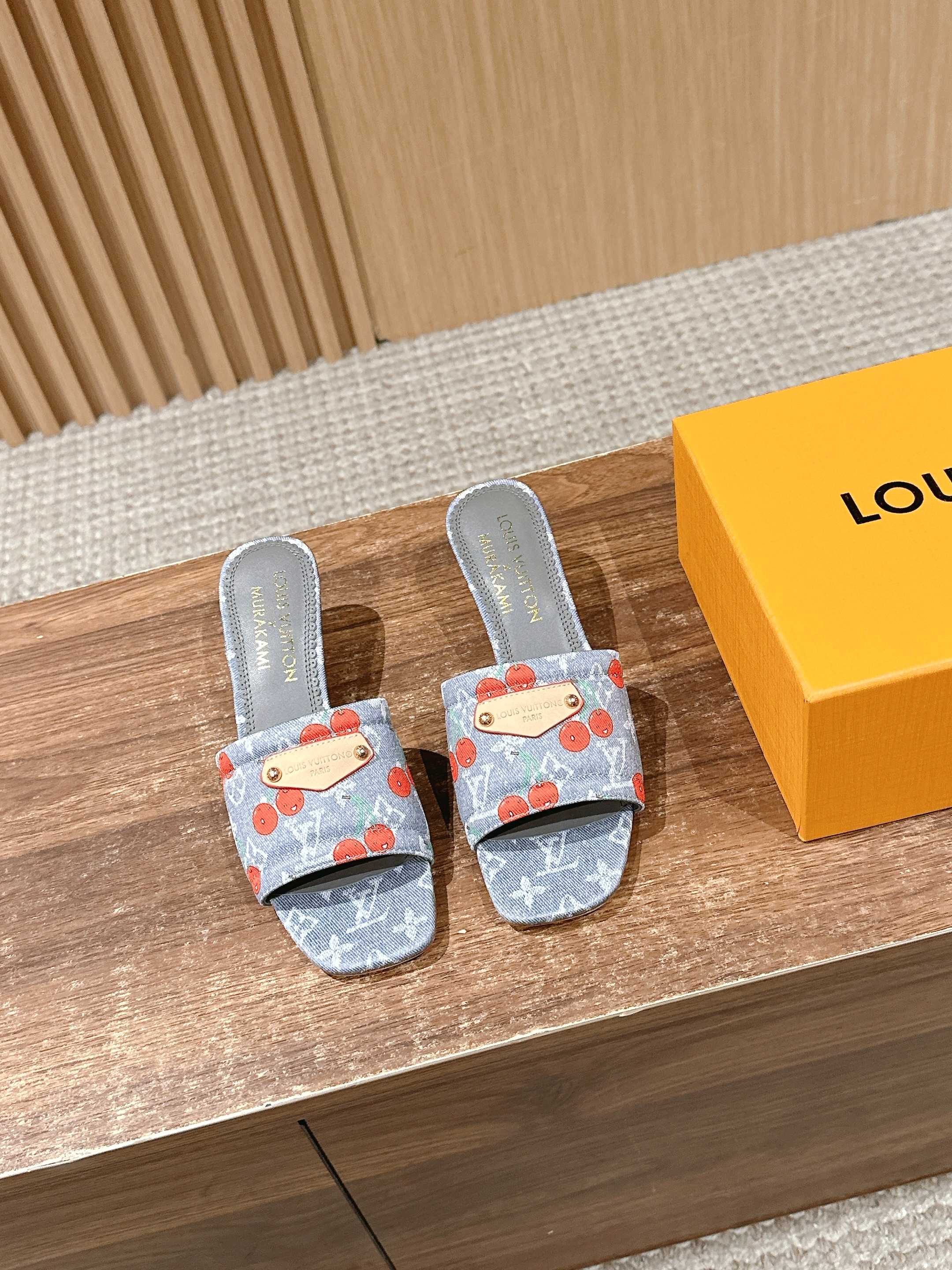 LV - Коллекция Такаши Мураками в стиле ретро - Сандалии на низком каблуке - Серые