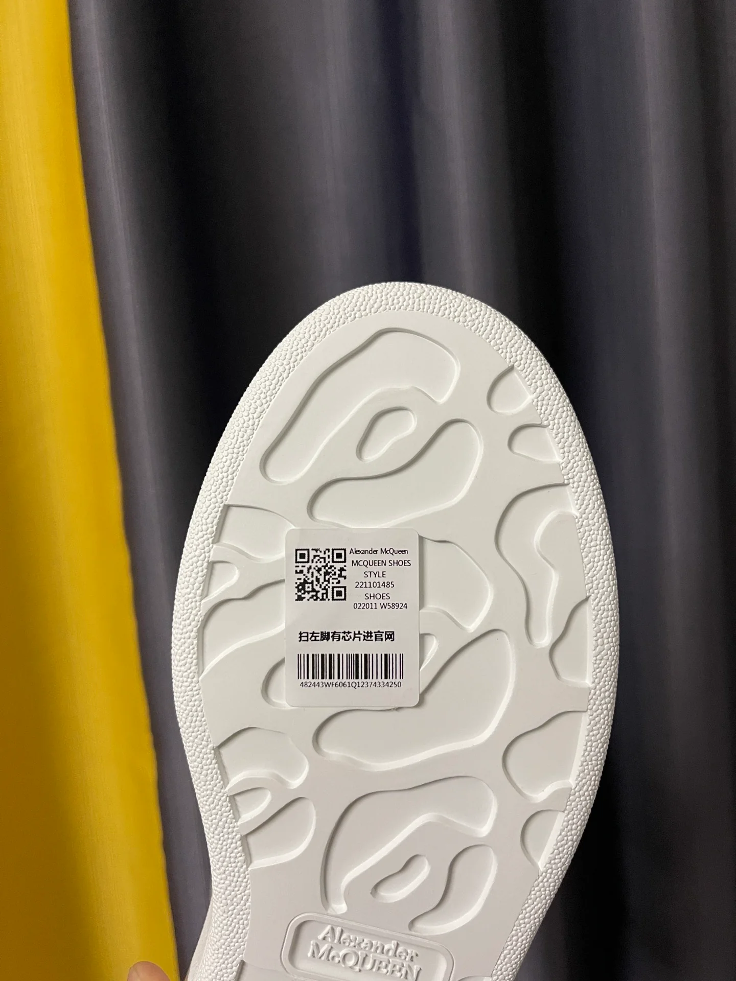 Классические белые кроссовки McQueen - унисекс - черно-белый клетчатый прозрачный каблук из эпоксидной смолы