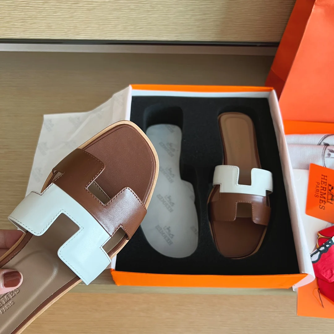 Сандалии Hermes на плоской подошве - однотонная кожа - 2 шт.