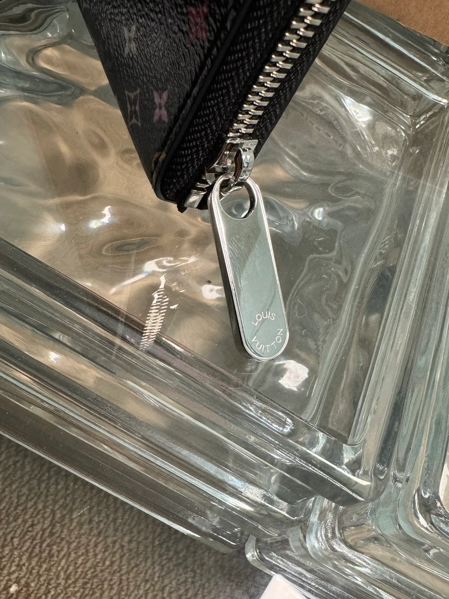 LV-m13408-clemence кошелек-радужный черный