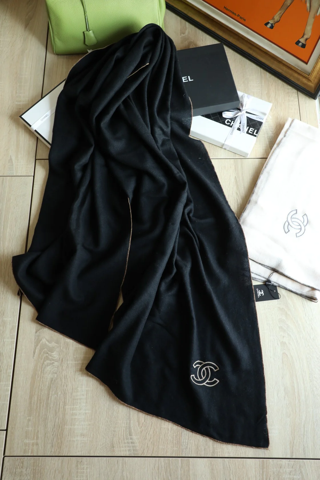 Шарф Chanel с контрастной каймой, 100-200 см, из овечьей шерсти, черный.