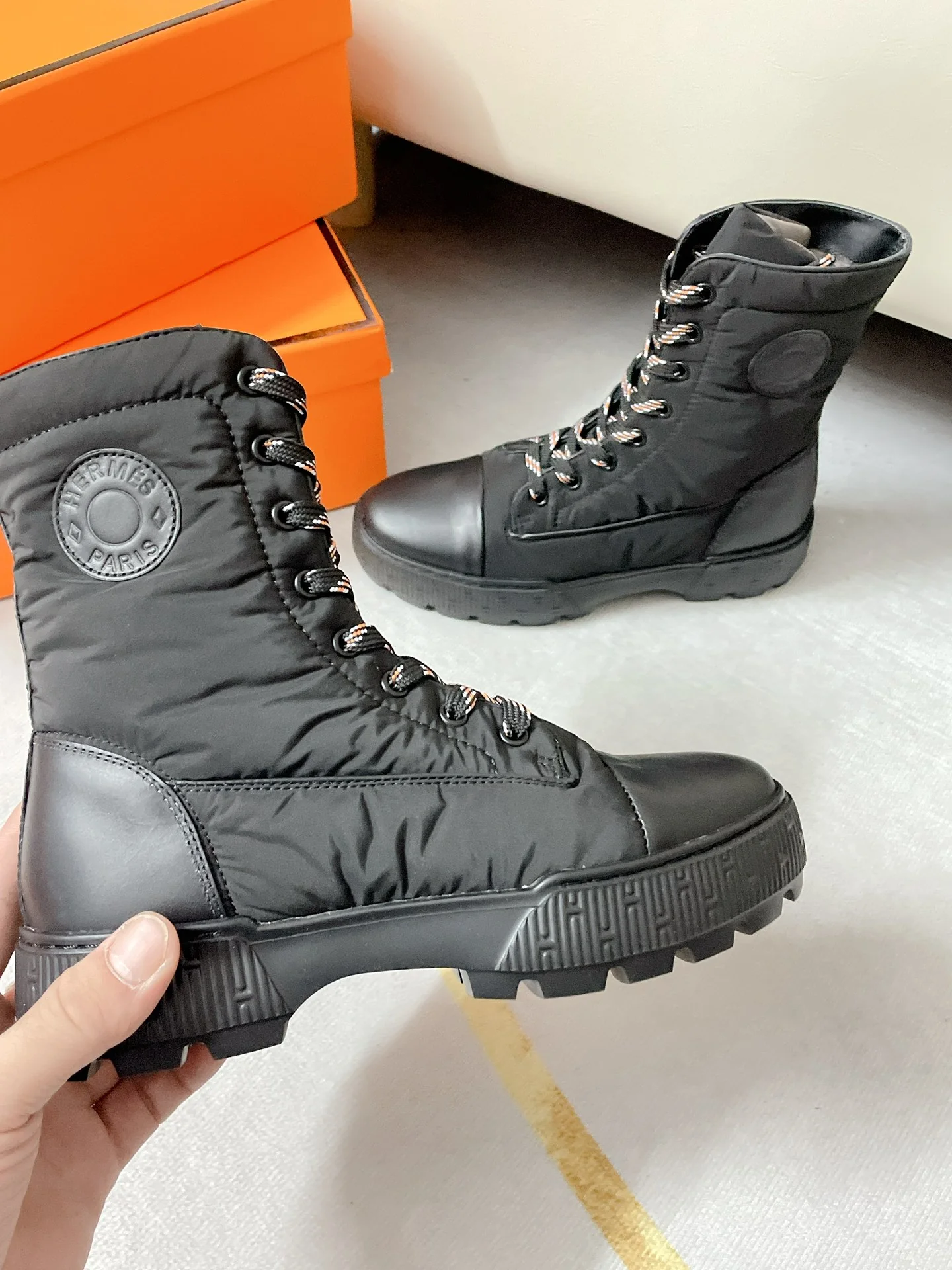 Новинка сезона осень/зима 2022 от Hermes - Высокие кожаные сапоги - 1