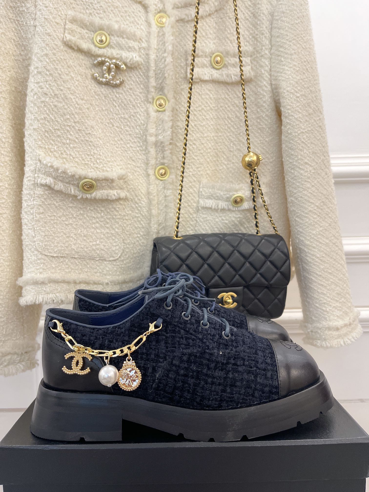 Новинка весны 2022 года от Chanel - туфли-оксфорды.