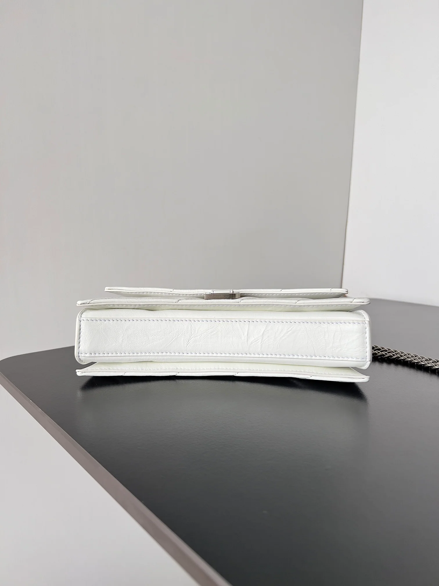 Сумка Balenciaga Chain Hourglass Bag - Mini 21 см - белая