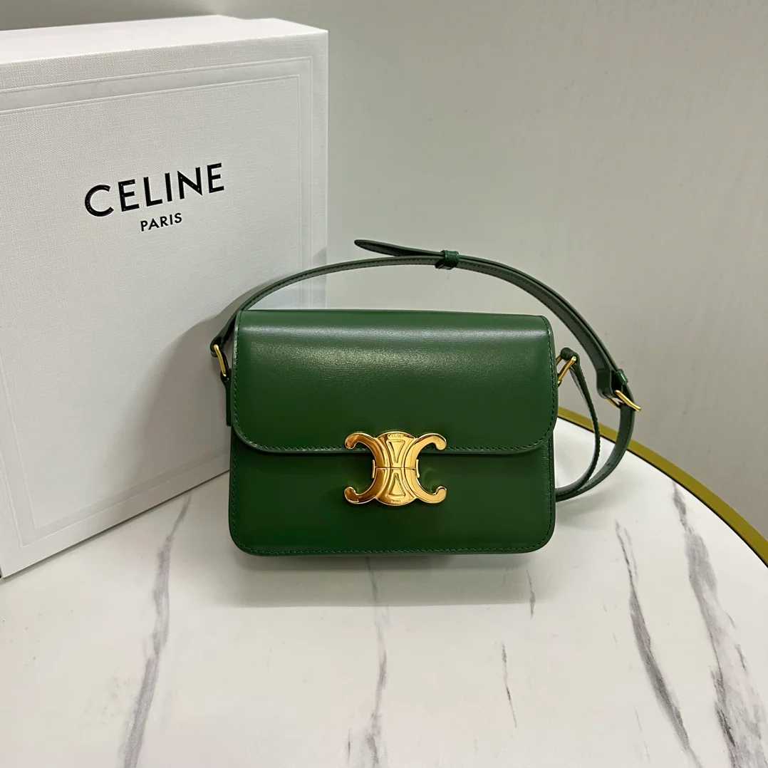 Сумка Celine Triomphe Classic из глянцевой телячьей кожи — цвет ?джунгли?