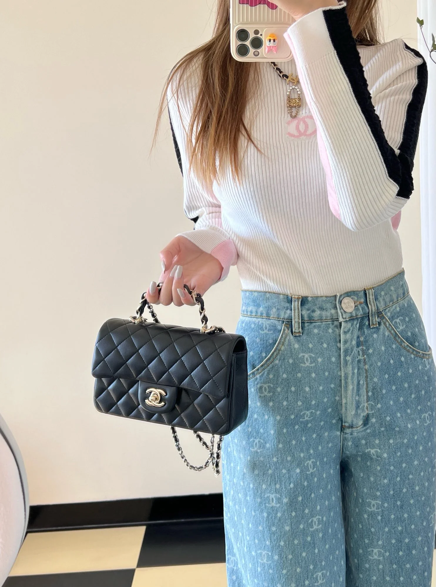 Chanel - Сумка с двойной С-образной ручкой и клапаном CF - Черная