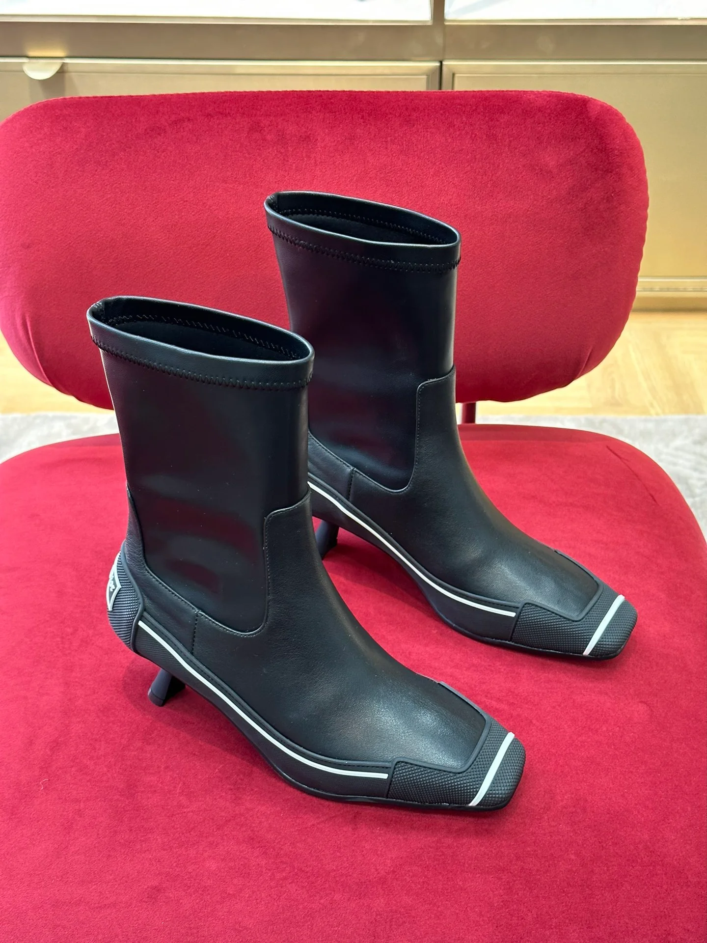 Dior - Ботильоны на шпильке из овечьей кожи