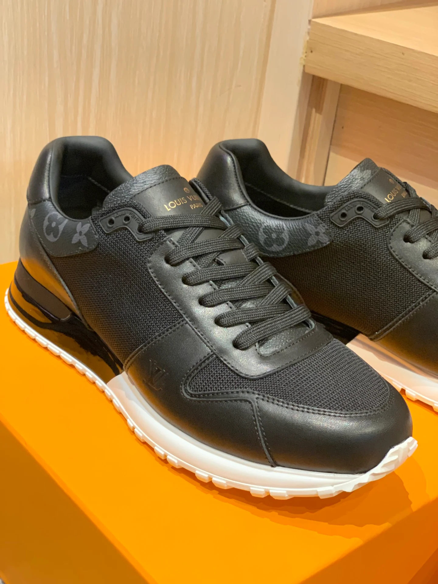 LV - Спортивные повседневные туфли - Черные с монограммой