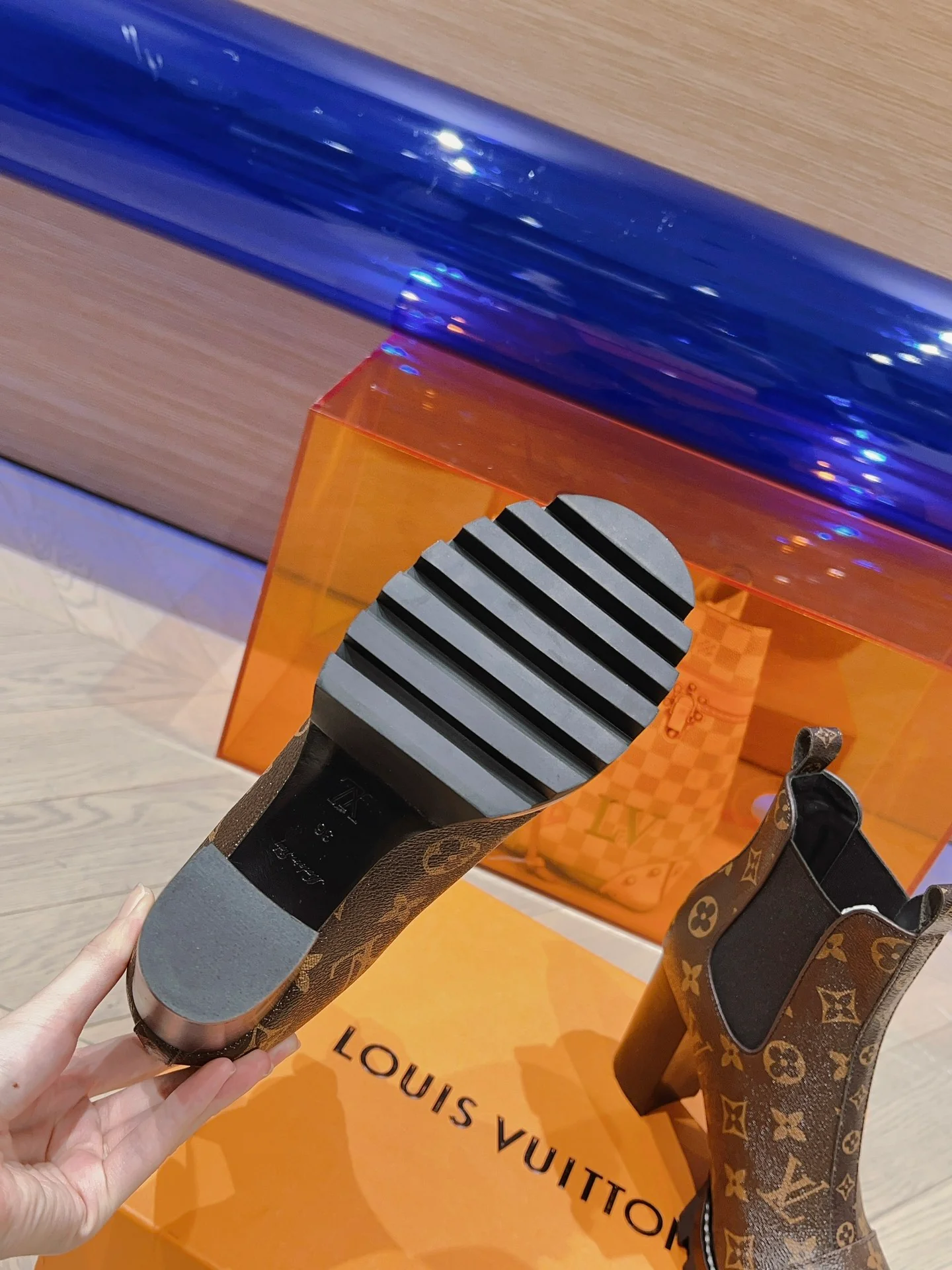 LV - Новинка сезона осень/зима 2023 - Ботильоны на высоком каблуке - Узор ?монограмма?