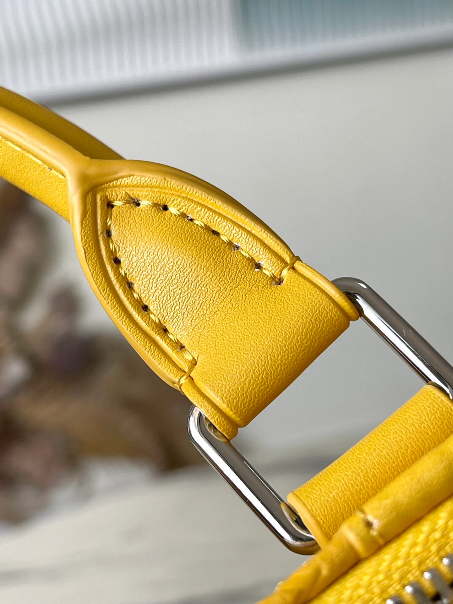 m23748-LV-keepall-bandouliere-ярко-желтая дорожная сумка