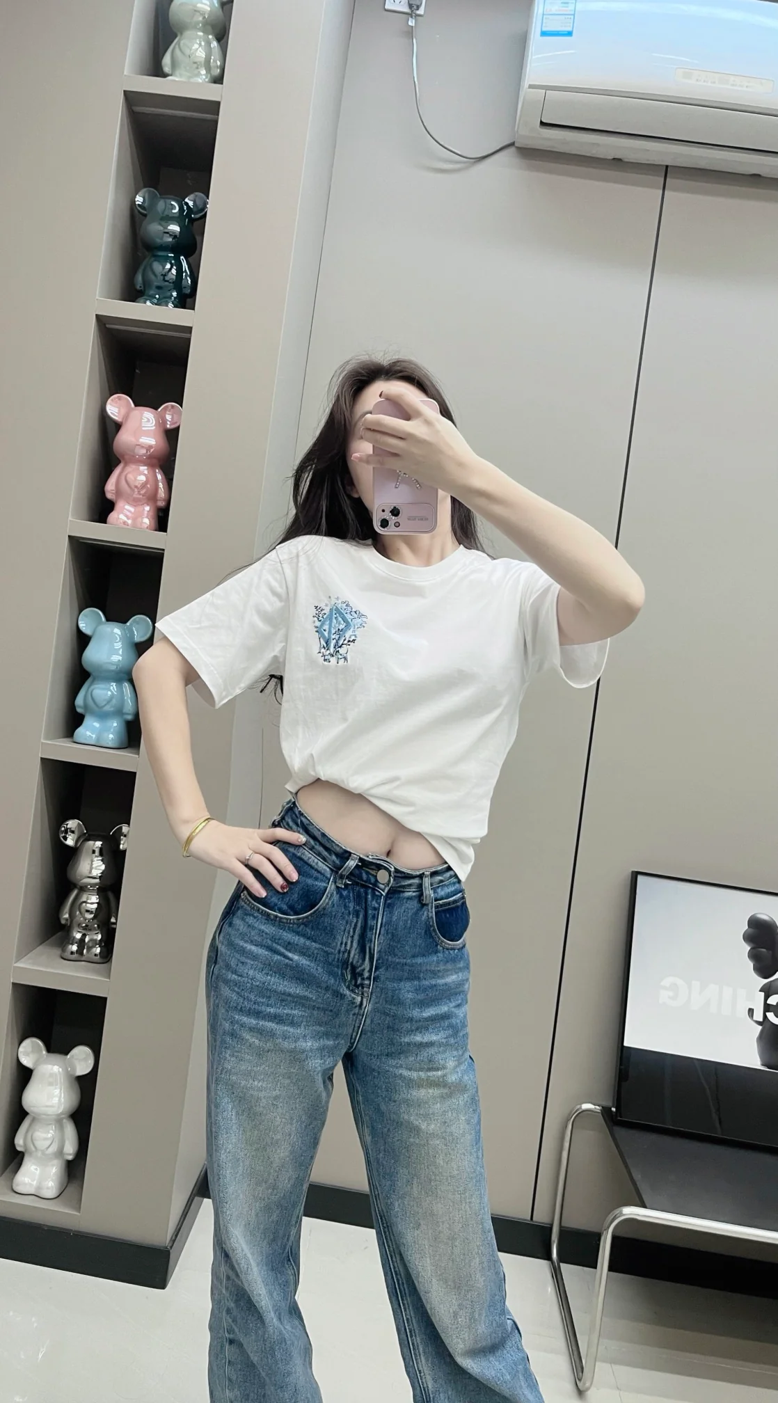 Футболка Dior 2403 с вышивкой и цветными блоками, с короткими рукавами, белая.