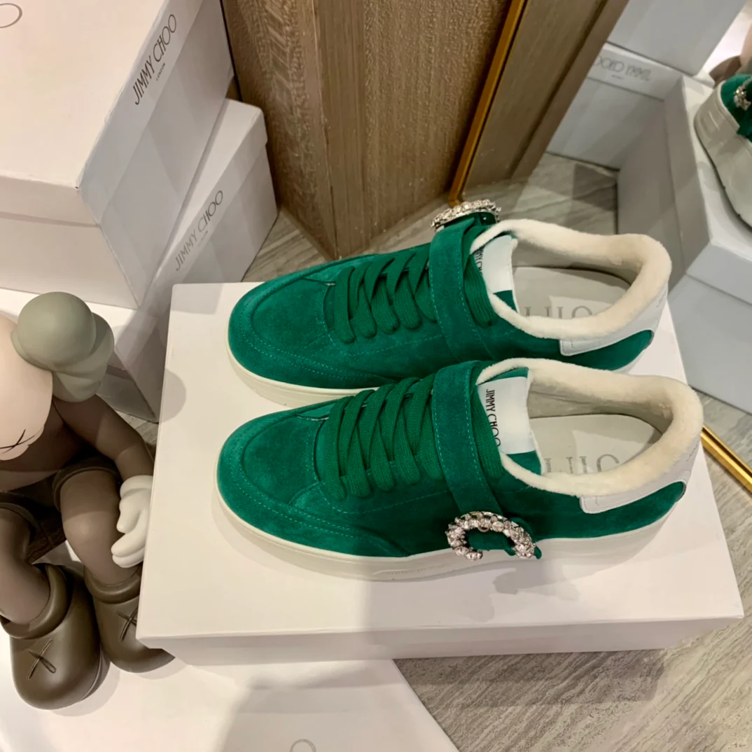 Белые кроссовки Jimmy с пряжкой и стразами - спортивный костюм