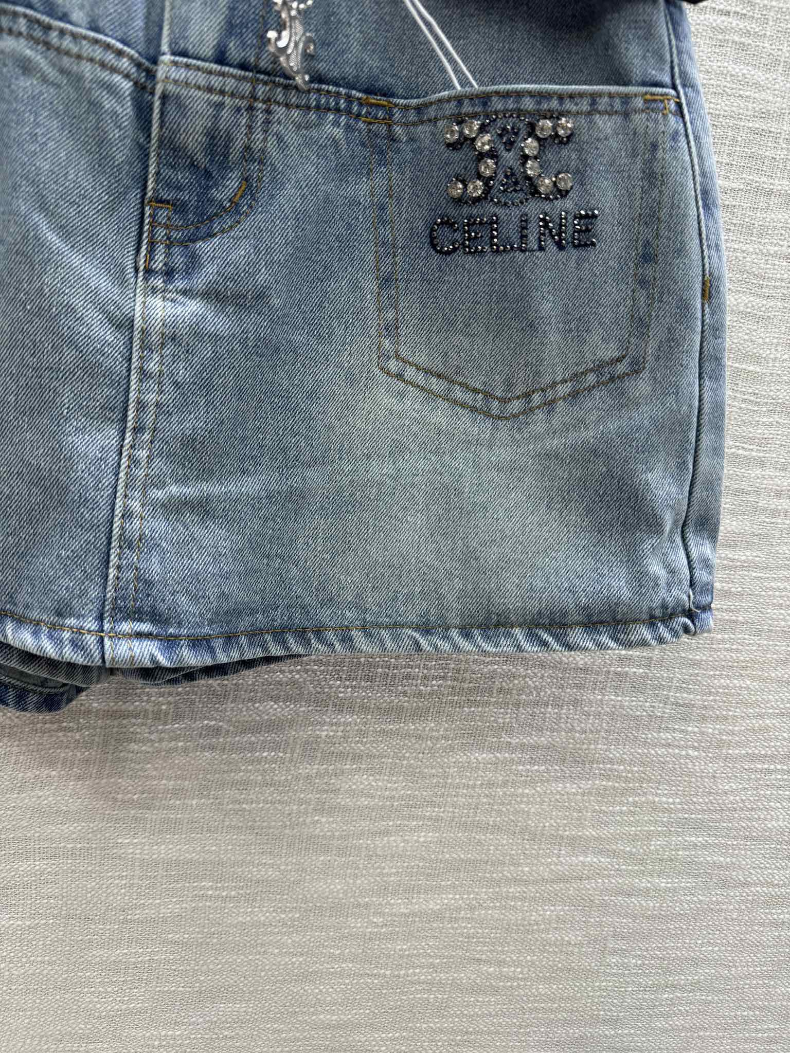 Джинсовые шорты Celine 2404 с двумя карманами