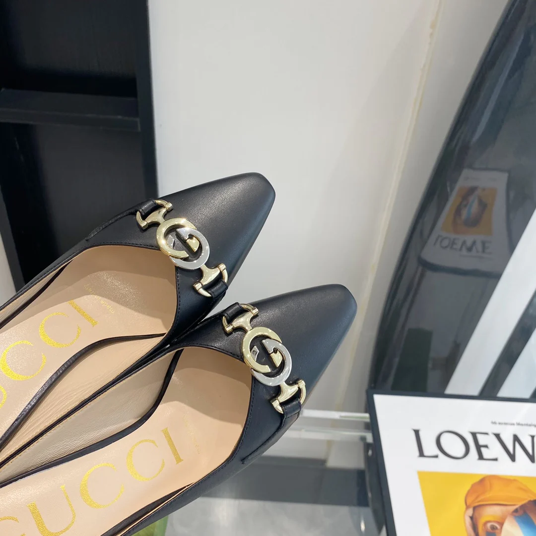 Gucci - Ретро туфли-лодочки на высоком каблуке с острым носком