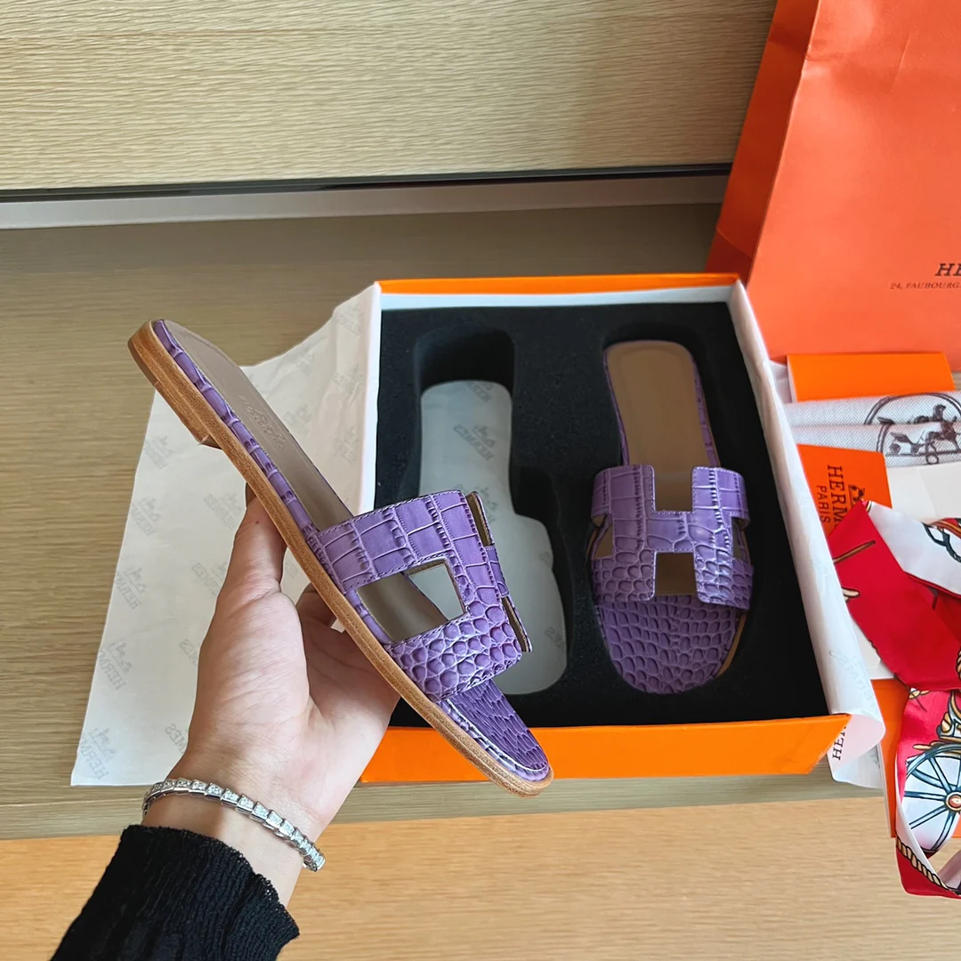 Сандалии Hermes-h на плоской подошве с крокодиловым рисунком-1