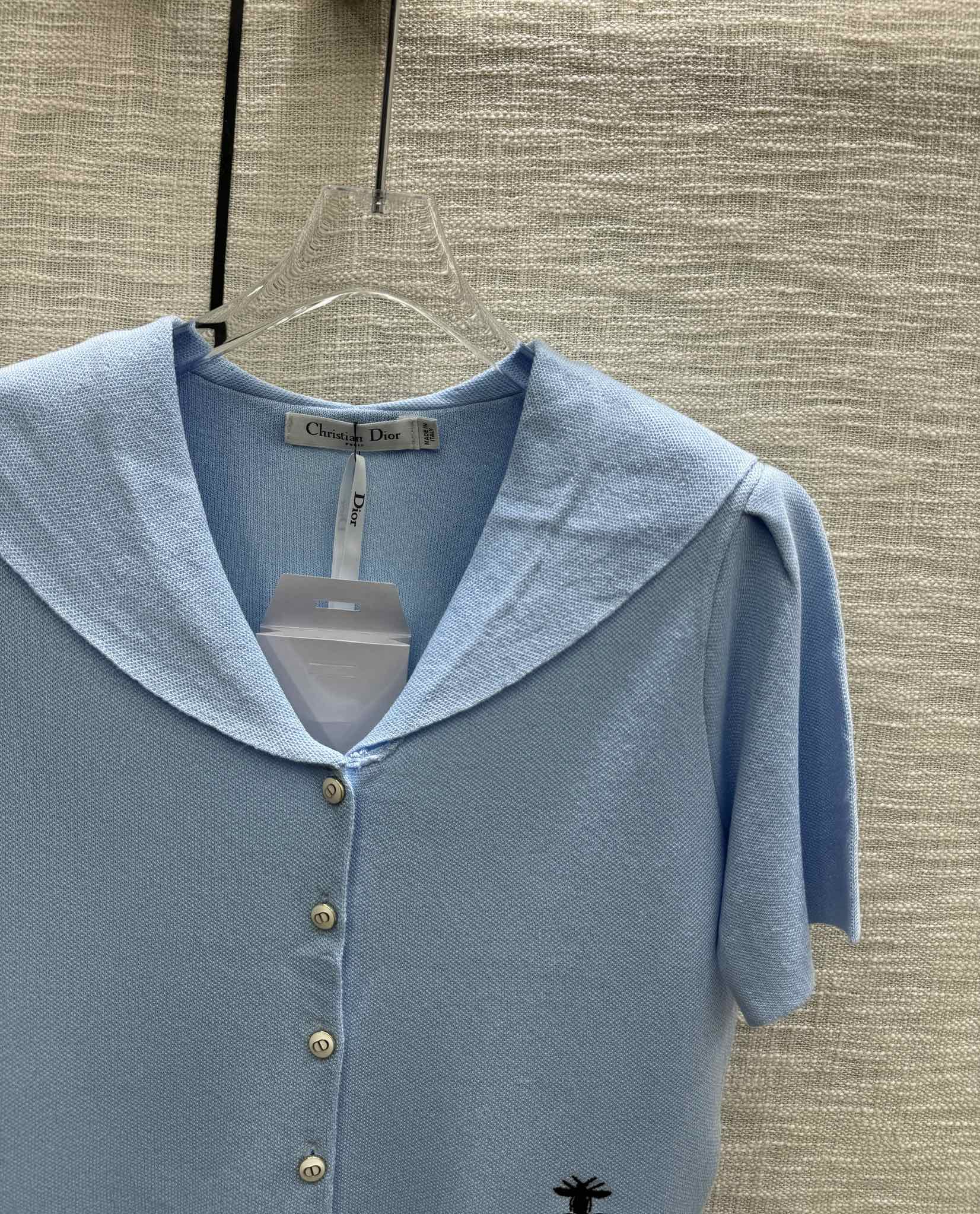 Dior - Коллекция ?Ранняя весна? 2403-24: Воротник-стойка, воротник-шаль, трикотажная кофта с коротким рукавом - Синий