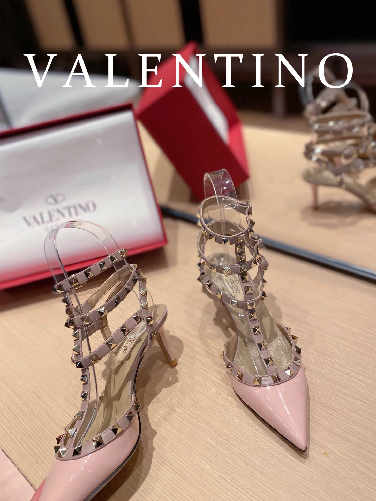 Valentino - Розовые балетки с острым носком и стразами