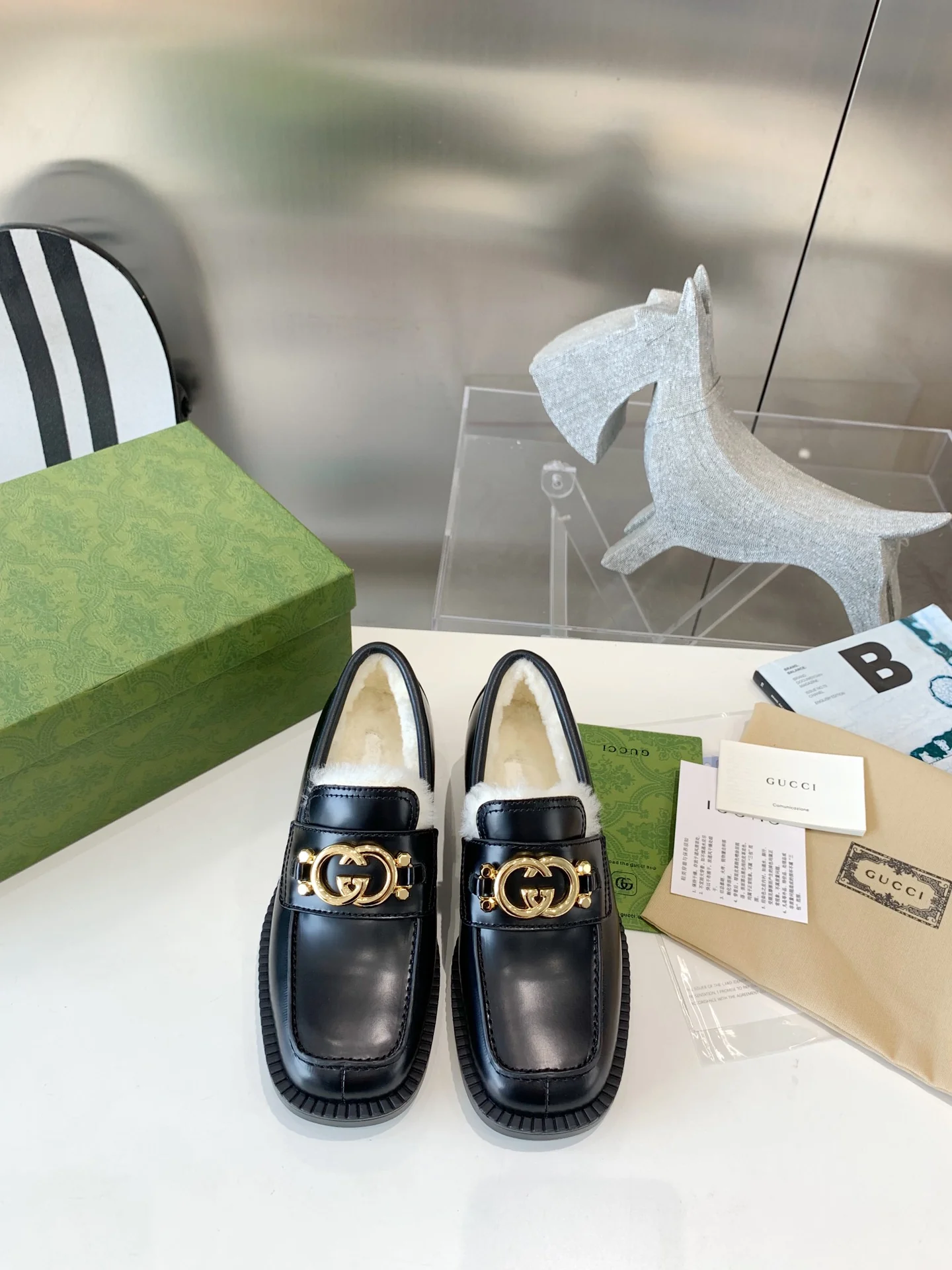 Gucci - Меховые туфли с закрытым носком