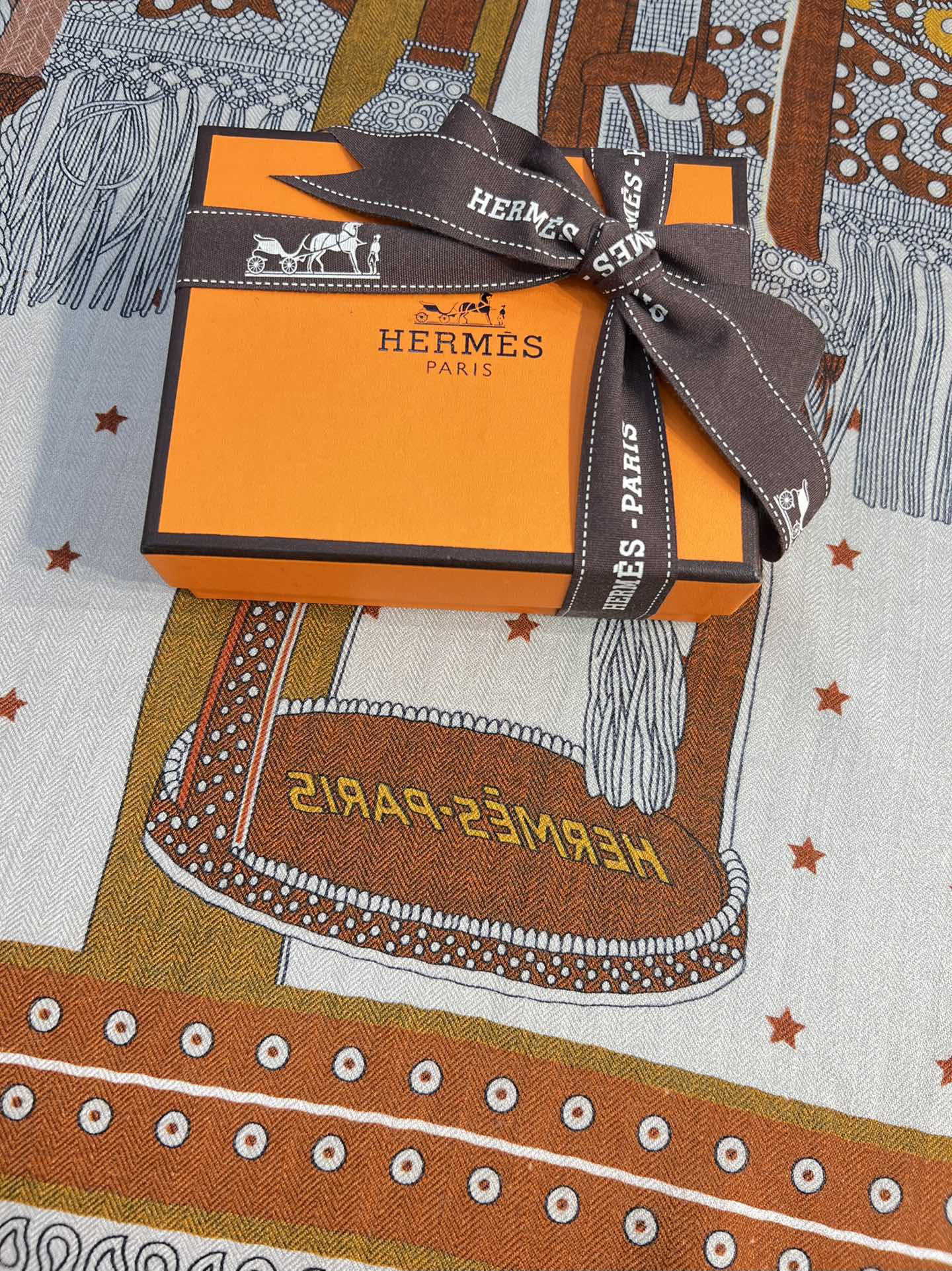 Большой двусторонний бархатный шарф Hermes - 140 см - 002