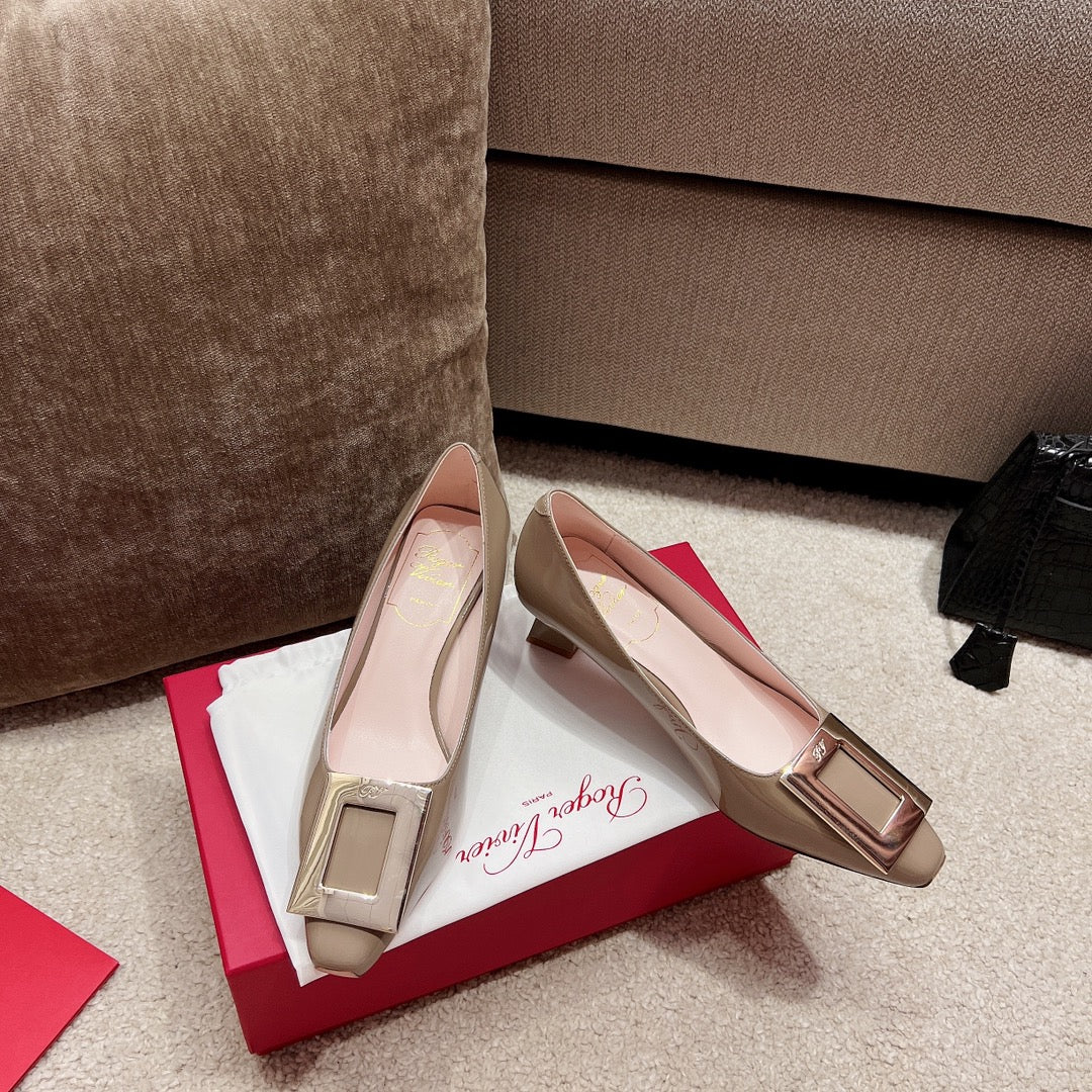 Трапециевидные туфли на высоком каблуке с длинной пряжкой для поездок на работу