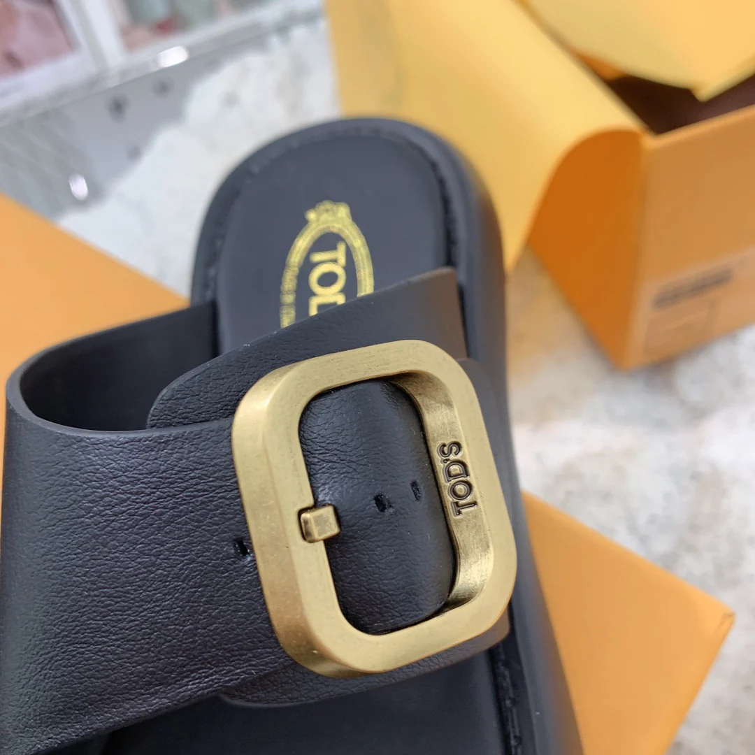 Сандалии/тапочки на платформе Tods весна/лето 2022 - 1