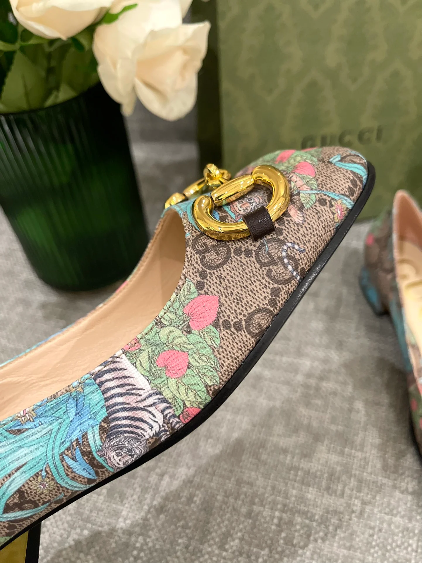 Gucci - обувь с закрытым носком