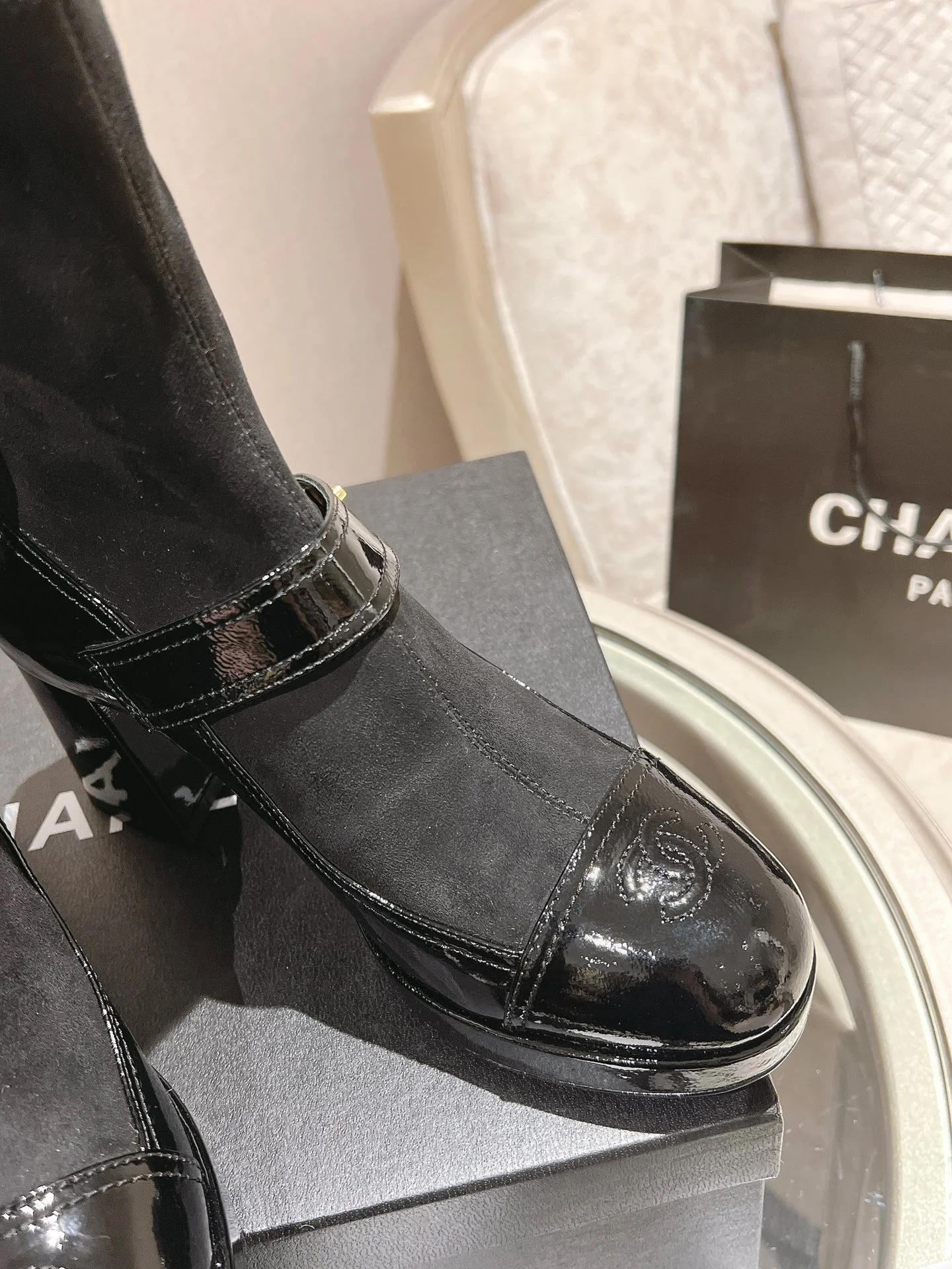 Унисекс лоферы Chanel в стиле показа на парижском подиуме, черные.