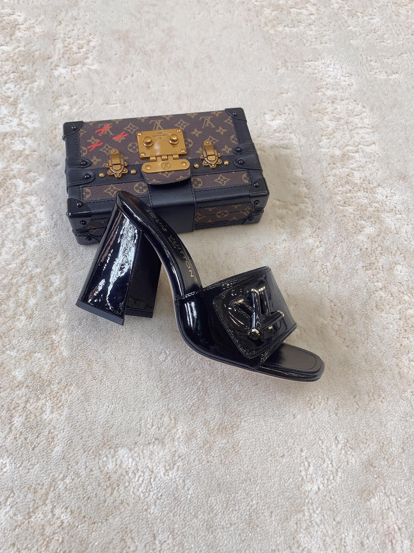 Новинка сезона весна/лето 2023 от LV - Туфли на высоком каблуке - Черные