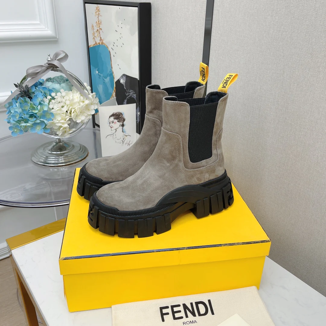 Fendi - Новинка сезона осень/зима 2022 - Ботинки челси на платформе