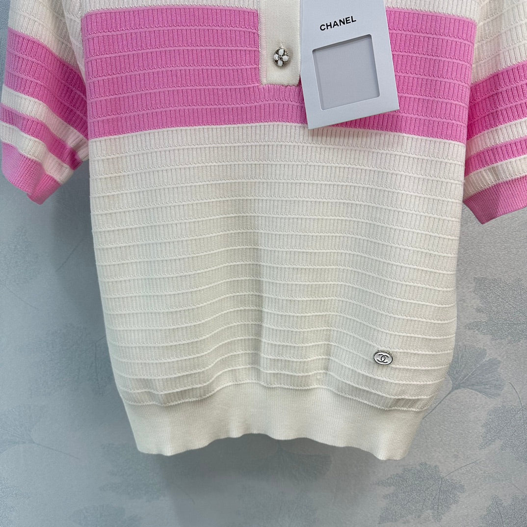 Новая коллекция Chanel Весна/Лето 2024: шерстяной топ с коротким рукавом, розовый.