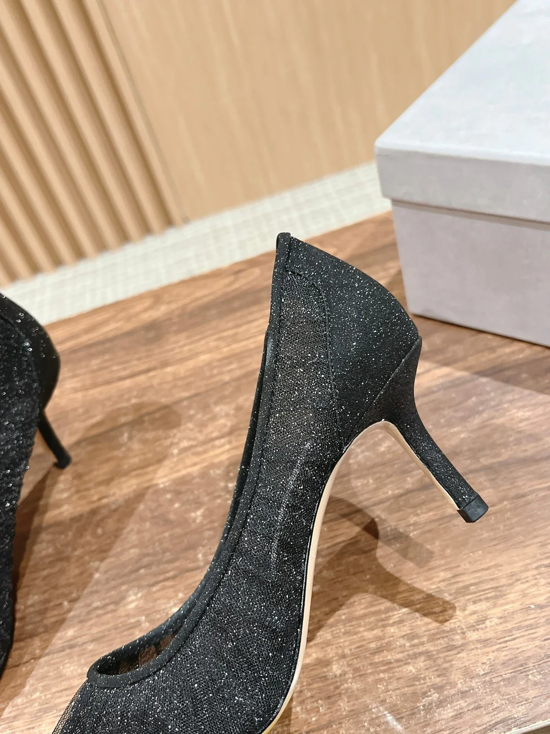 Jimmy - Сетчатые туфли на высоком каблуке с острым носком - Черные