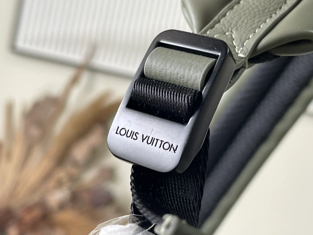 Рюкзак LV Discovery Small с рельефным рисунком - зеленый