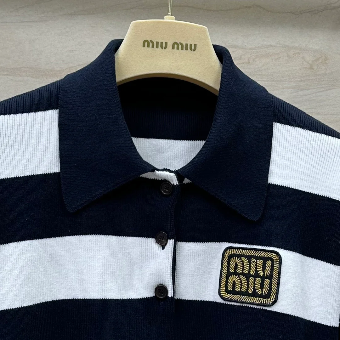 Miu Miu - 2404-24 Новинка ранней весны Классический бестселлер: полосатый вязаный топ