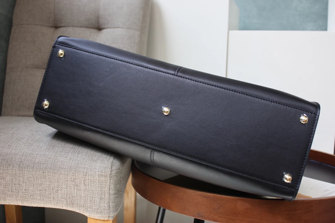 Большая черная кожаная сумка Fendi Peekaboo Lite