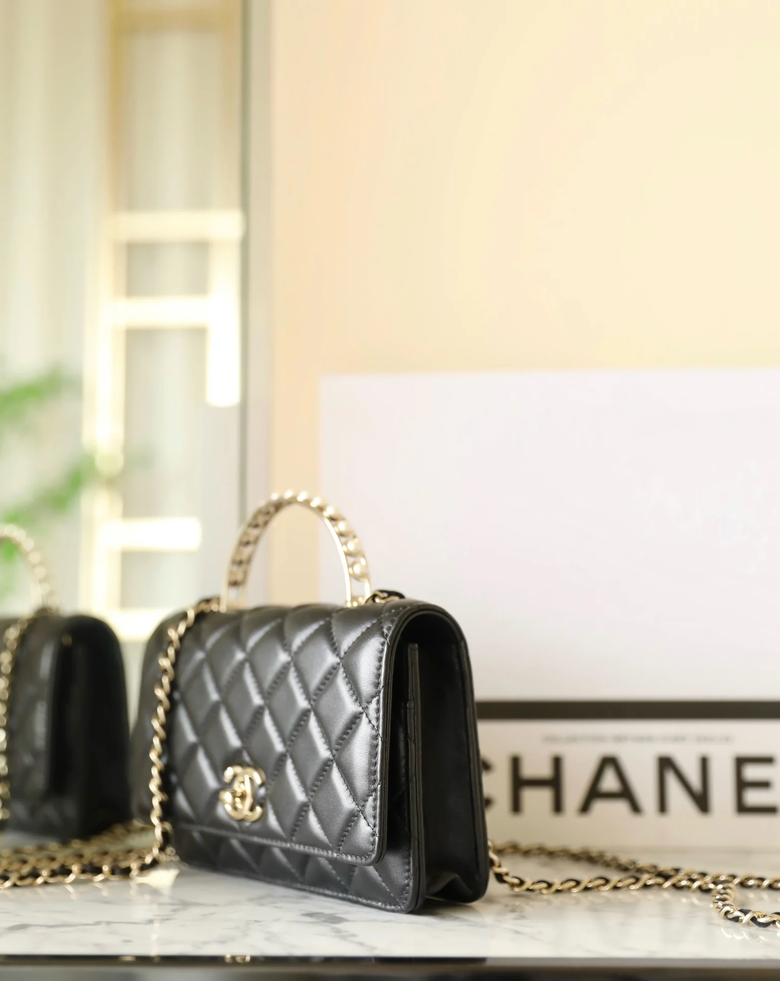 Chanel - Жемчужная сумочка WOC - Черная