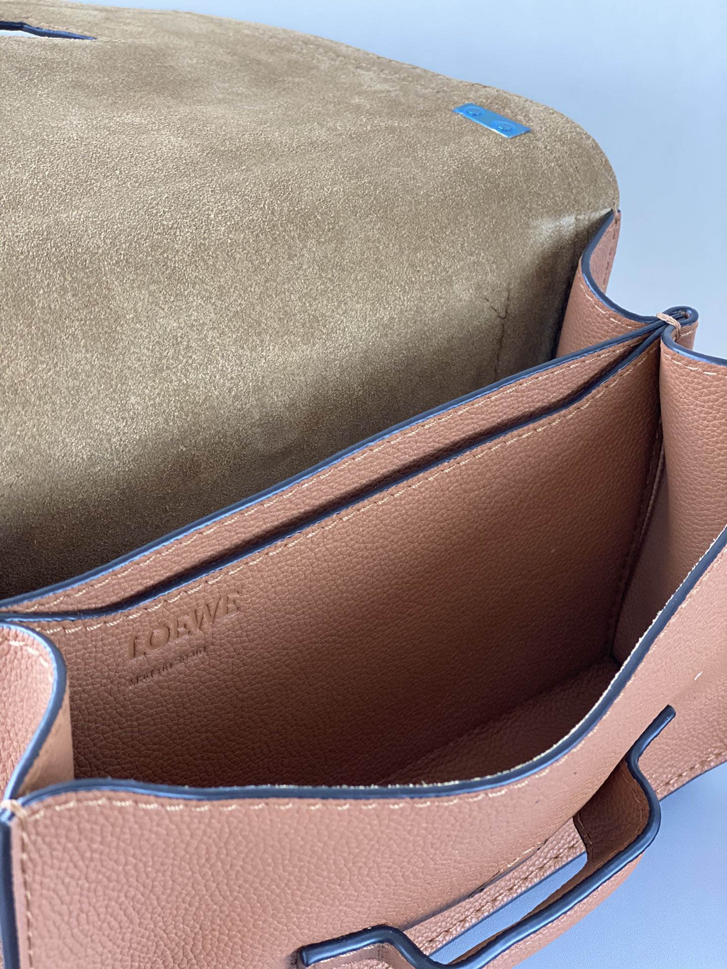 Сумка-треугольник Loewe, новая версия 2020 года - мягкая зернистая кожа - телячья кожа - 1 шт.