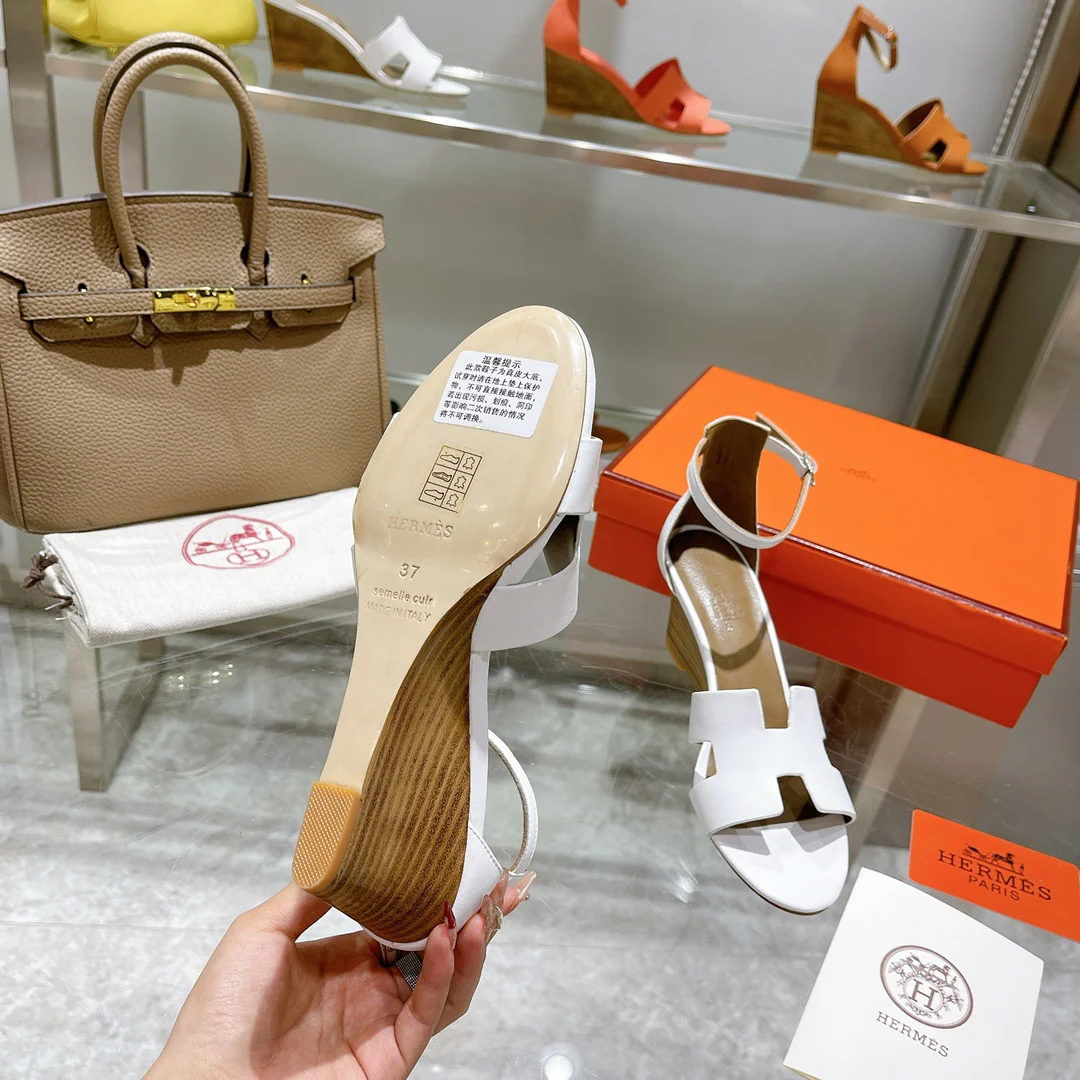 Новинки коллекции Hermes весна/лето 2022 - Босоножки на высоком каблуке - 4