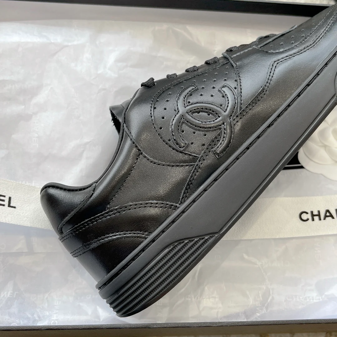Новинка сезона весна/лето 2023 от Chanel - Кроссовки - Черные