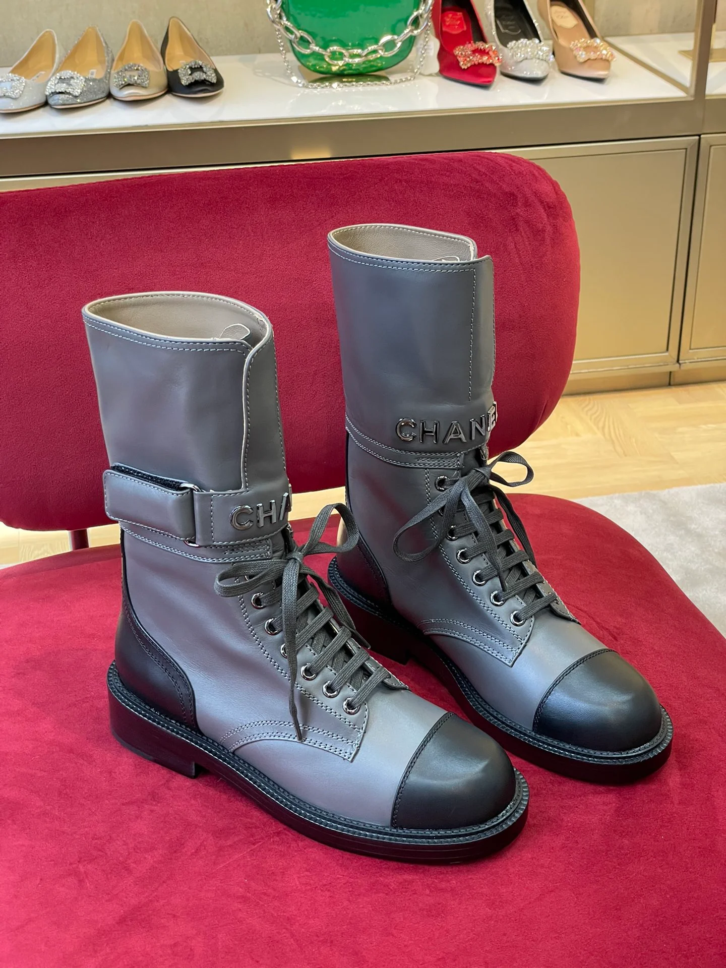 Сапоги Chanel из овечьей кожи с металлизированной надписью - размеры 35-42