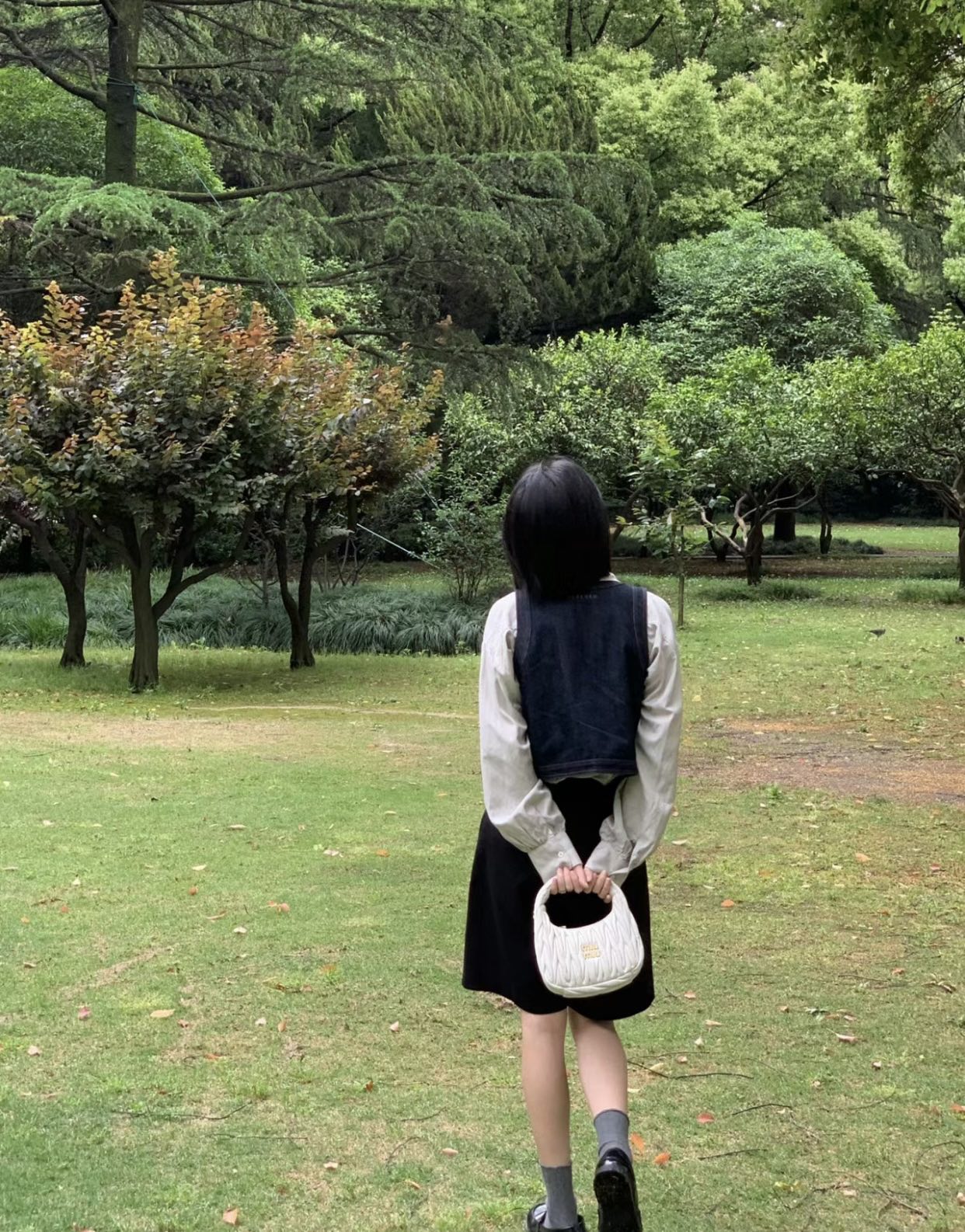 Сумка Miu Miu Wander — маленькая, из овечьей кожи — носите и делитесь с другими.