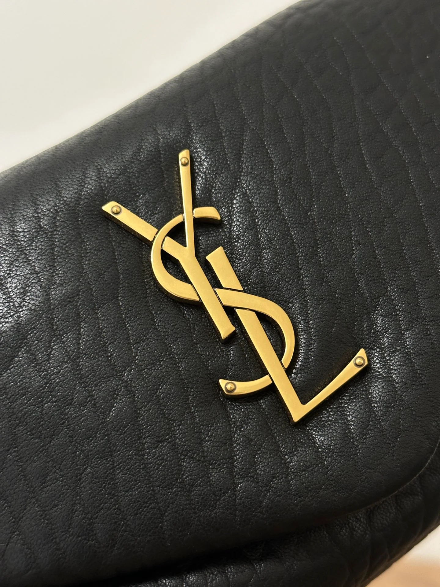 Маленькая сумочка YSL Calypso из овечьей кожи - черная