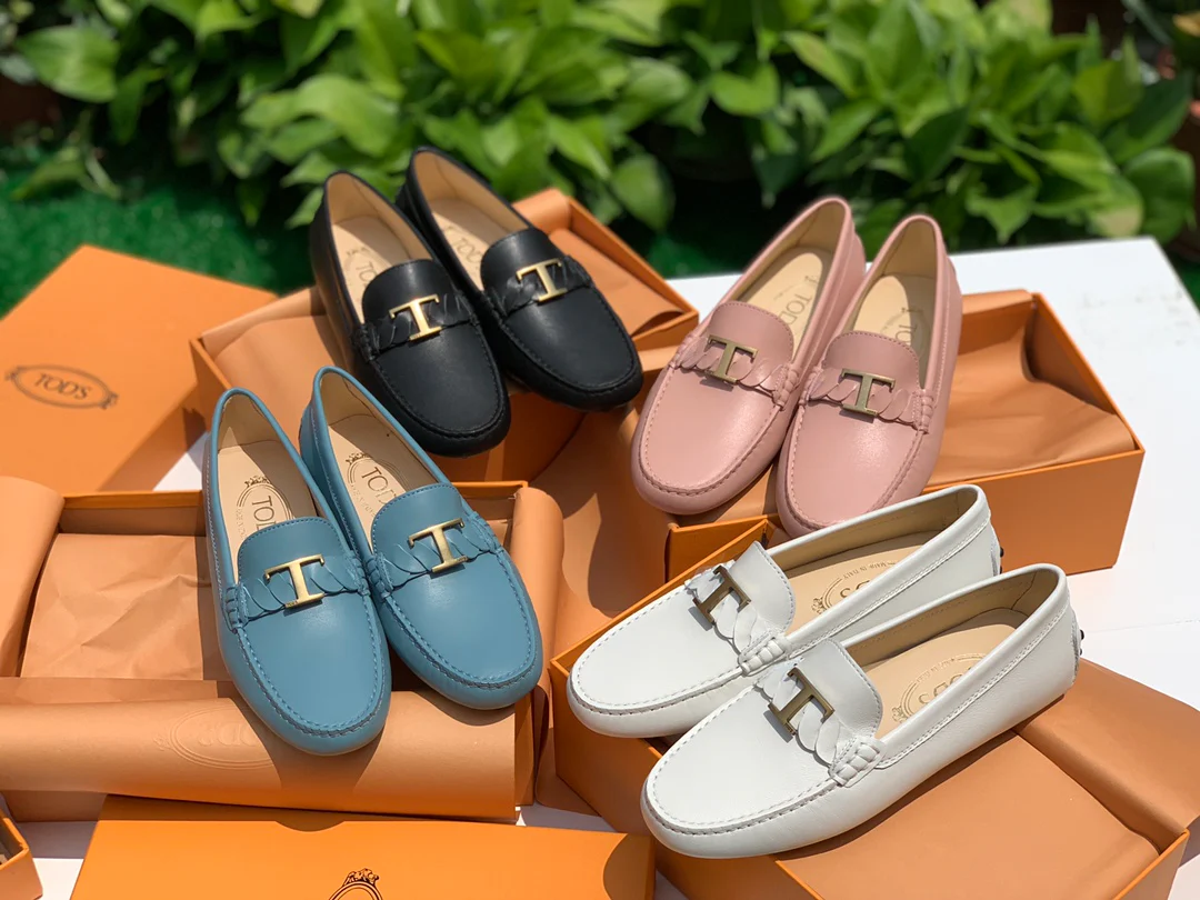 Tod's - Футболки с перекрученным низом - Лоферы - Обувь без шнурков