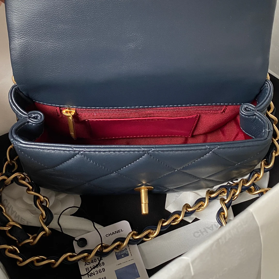 Новинка сезона весна/лето 2023 от Chanel - сумка Gold Coin CF - черная.