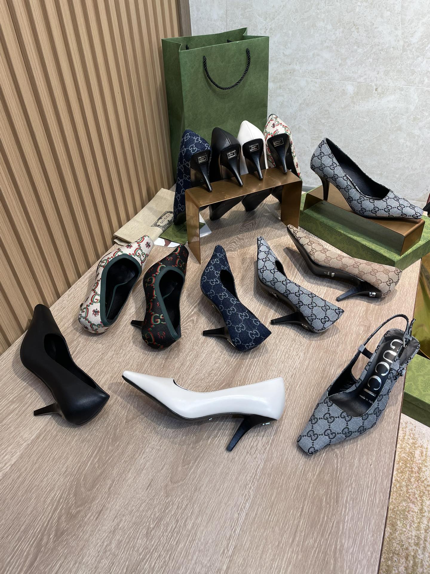 Туфли-шпильки Gucci 22ss с квадратным носком - изображение из коллекции